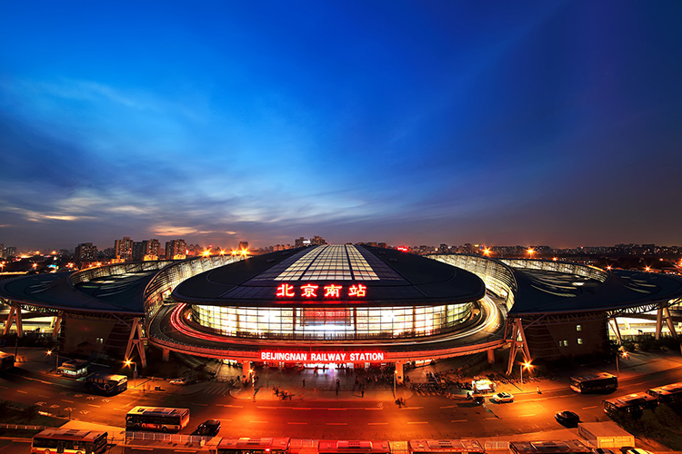 北京火車南站項目
施工項目：給水、中水、排水、直飲水、雨水、消防、噴淋管道電伴熱保溫
防凍系統：70000米，
屋頂天溝融雪化冰電伴熱加熱系統：20000米